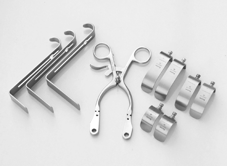 Modified Mini-Open Retractor Set (frame, 3 middle blades & 6 arm blades, 36 - 68 mm)